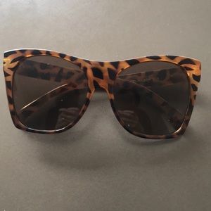 Quay oversized tiger print sunglasses